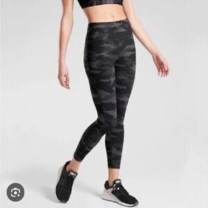 Athleta High-Rise Side Pockets Camo Print Ultimate 7/8 Tight Legging, 1X
